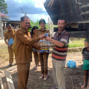 Penyerahan Bantuan kepada Korban Bencana Alam Angin Kencang di Desa Pardomuan Nauli