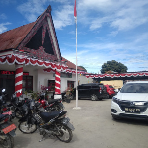 Pemasangan Bendera dan Umbul-Umbul di Kecamatan Laguboti