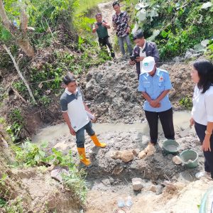 Camat Laguboti menghadiri penyaluran BLT DD dan Trial Go di Desa Ujung Tanduk