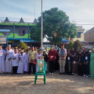 Camat Laguboti melakukan pemberangkatan peserta MTQ Laguboti