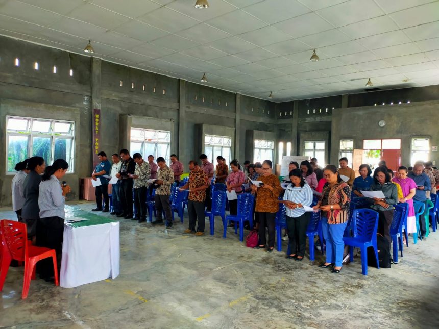 Kebaktian Mingguan di Lingkungan Pemerintah Kecamatan Laguboti