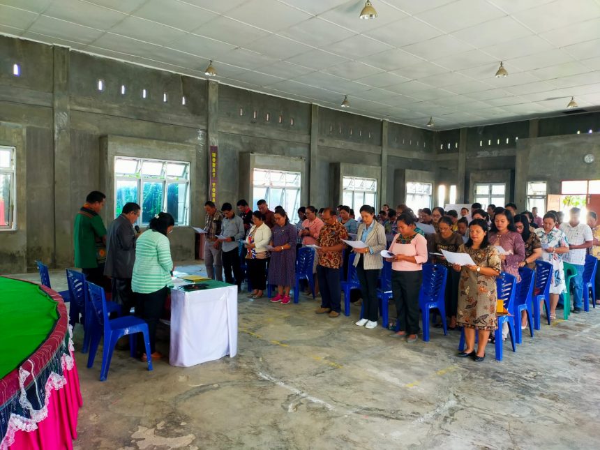 Kebaktian di Lingkungan Pemerintah Kecamatan Laguboti