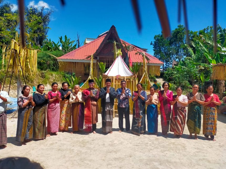 Camat Laguboti menghadiri Acara Sipaha Lima